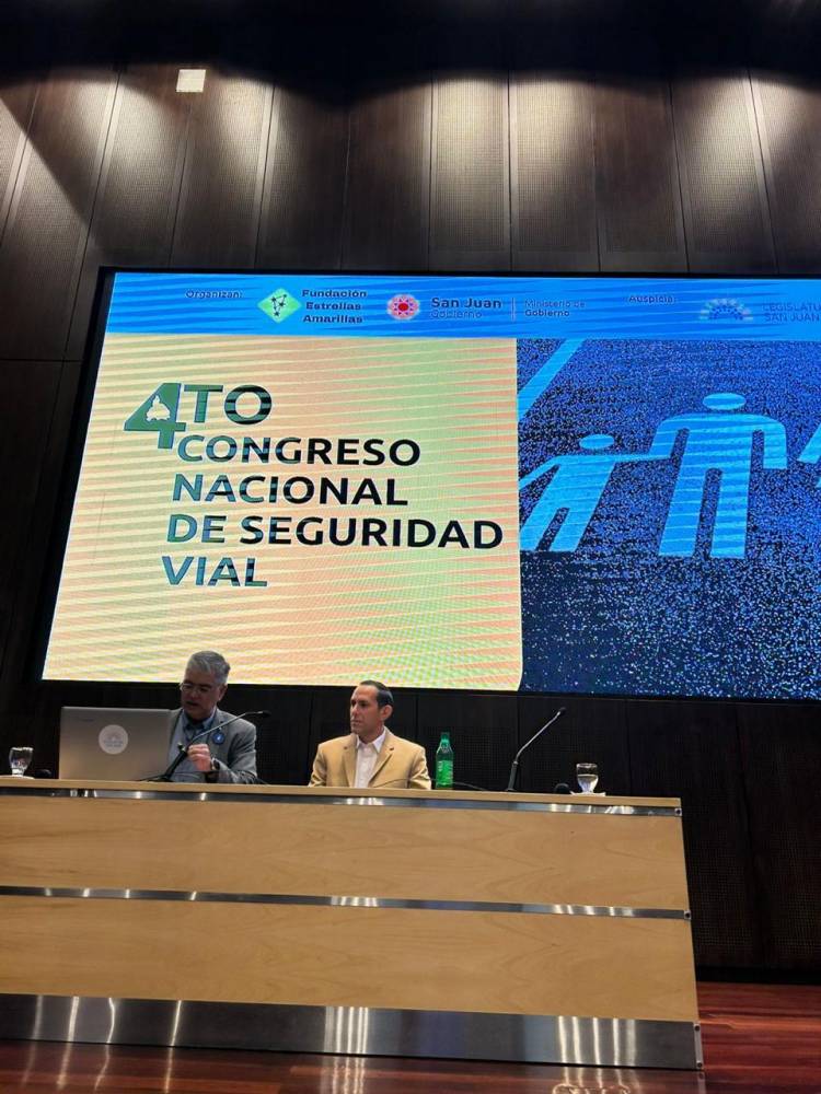 Ignorar el conocimiento, el trabajo en tu propia casa y mesa legislativa 