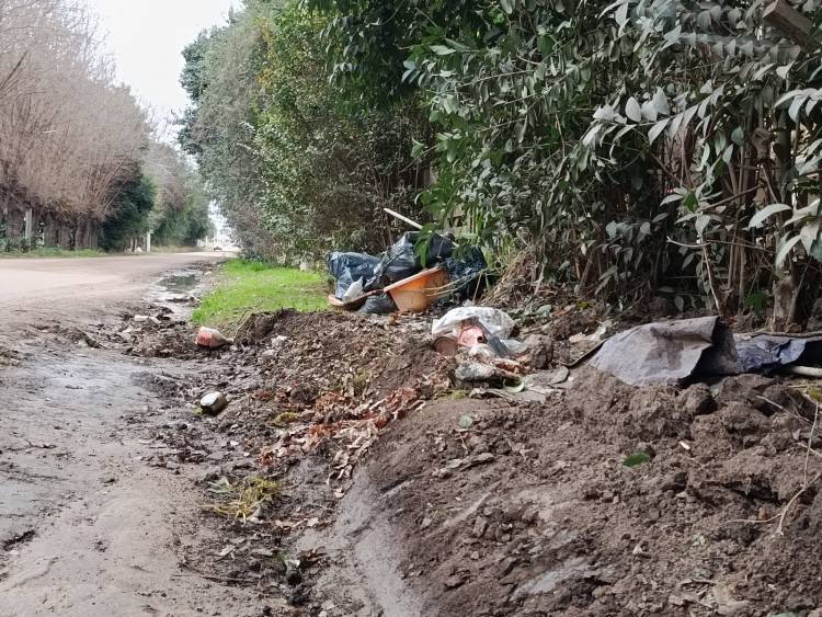 La grieta de Colonia Caroya en la basura 